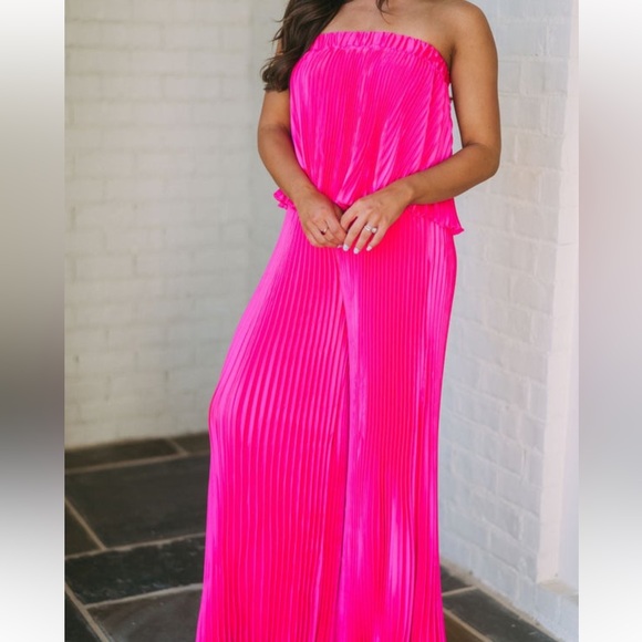 NWOT Pleated Jumpsuit Hot Pink - Picture 2 of 9